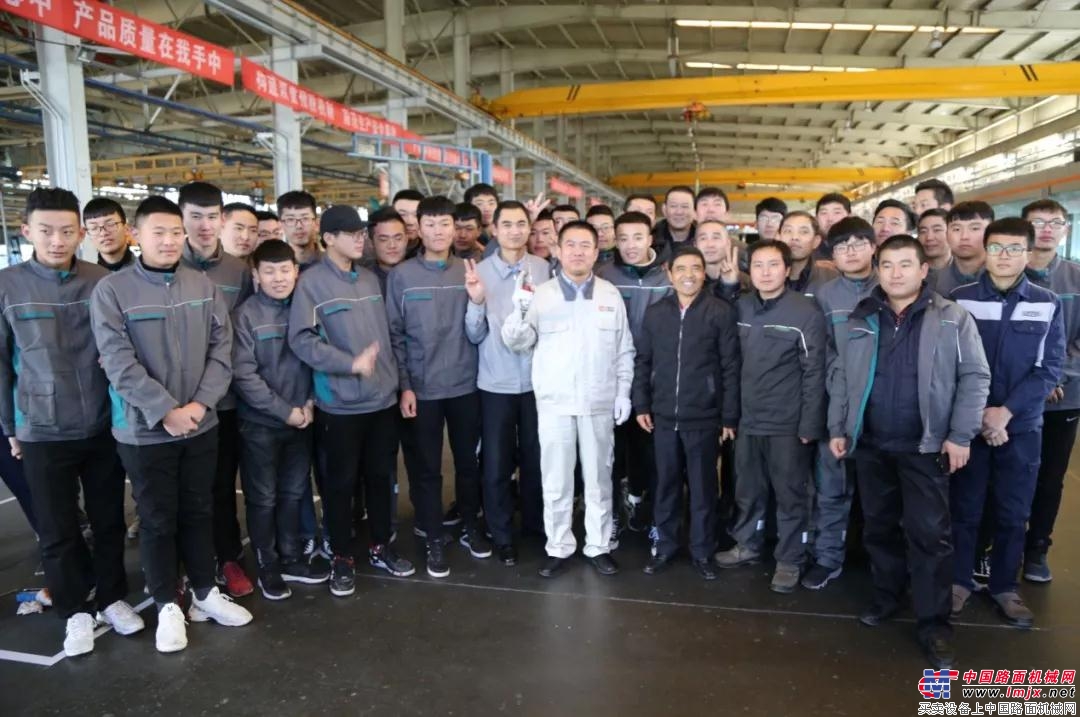 大国工匠在雷沃|与高铁研磨师宁允展切磋技艺 技术咨询